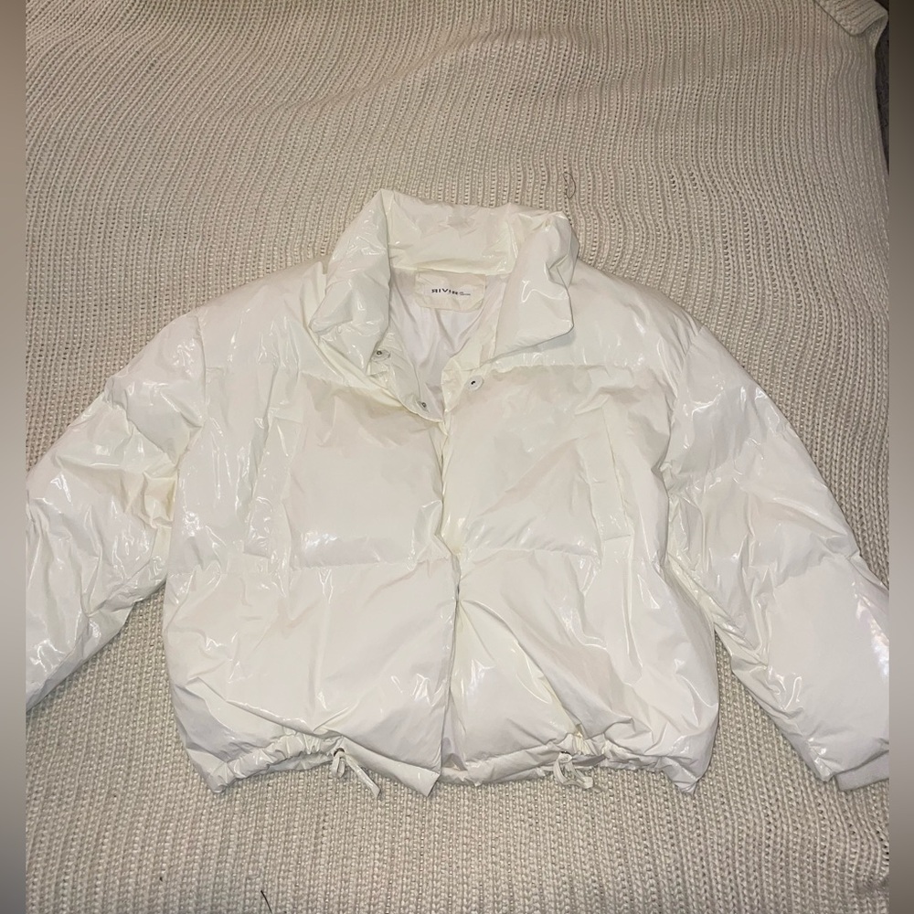 White winter coat, puff jacket. Size M